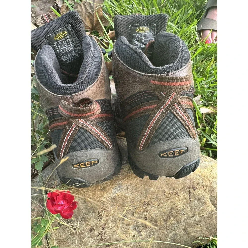 KEEN Womens 9.5 Brown Mid Hiking Boots Waterproof Trail Outdoor Shoes E59